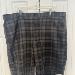 Haggar Men's Plaid Shorts in Black and Gray 42